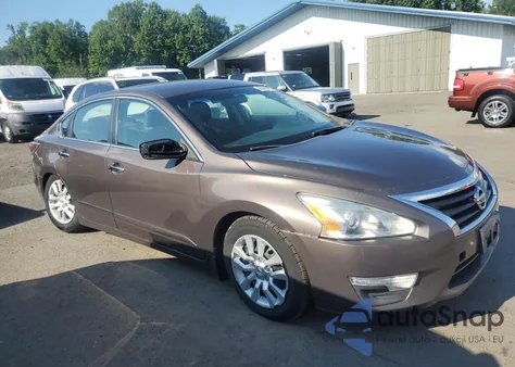 2015 Nissan Altima 2.5 из США, поврежденный, VIN 1N4AL3AP0FC105210